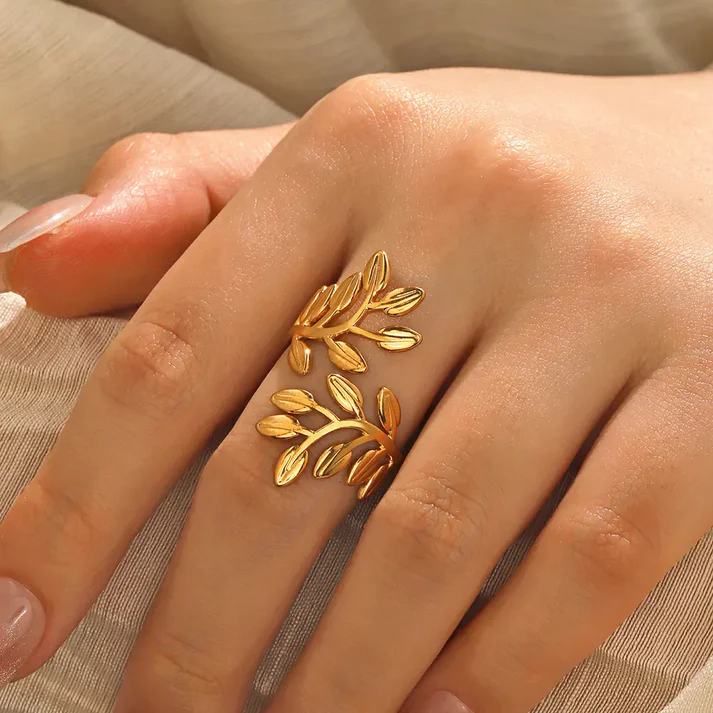 Exaggerated Branch Leaf Finger Ring